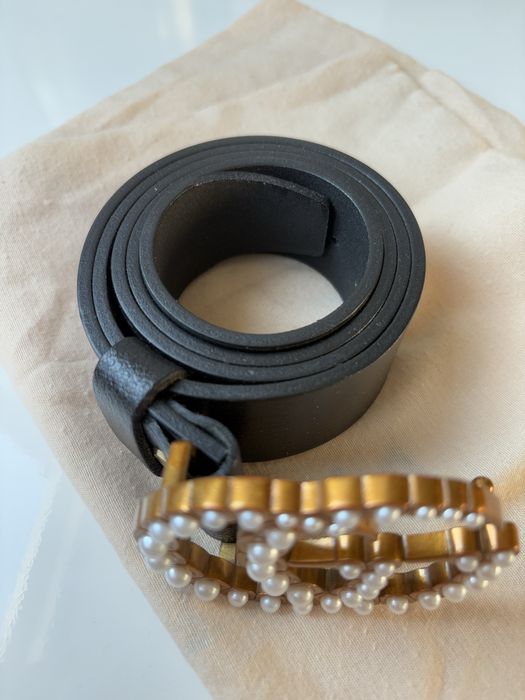 Skórzany czarny pasek z dużą ozdobną klamrą z perłami GG 105 cm