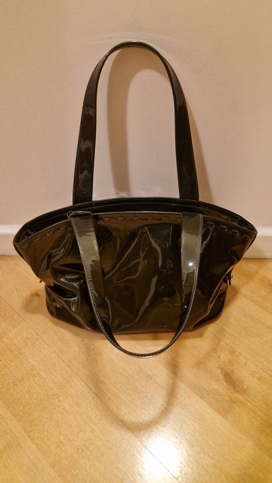 Wizytowa TOREBKA z brelokiem  marki FURLA czarna połysk średnia stan b