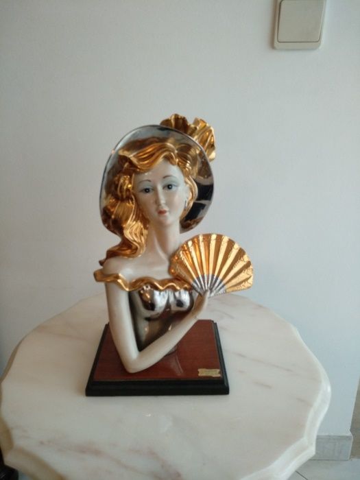 Estátua de porcelana 2