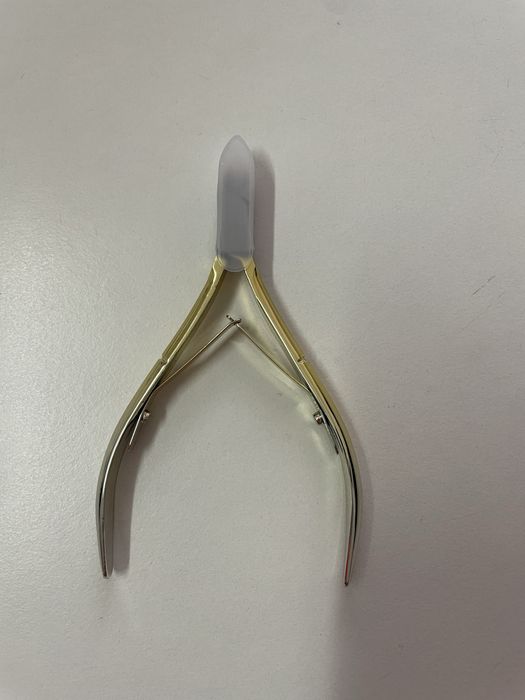 Alicate removedor de cutículas unhas NOVO