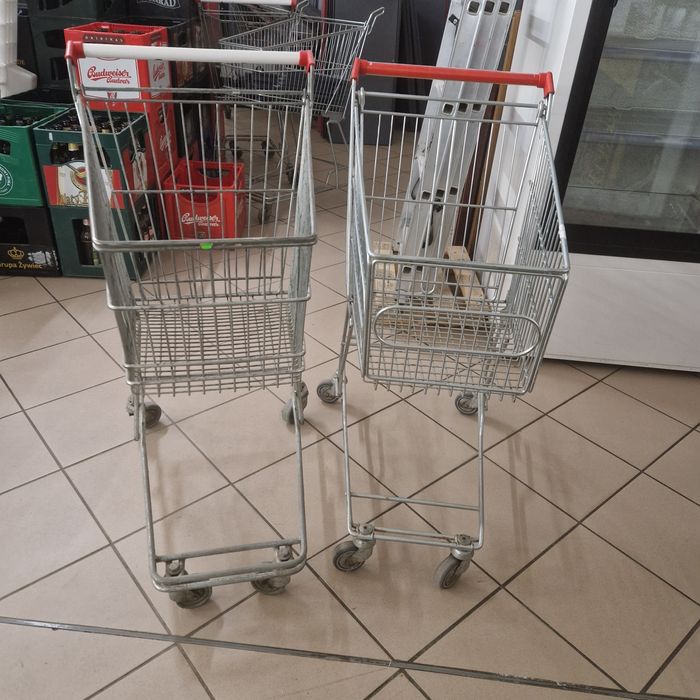 Metalowe wózki sklepowe
