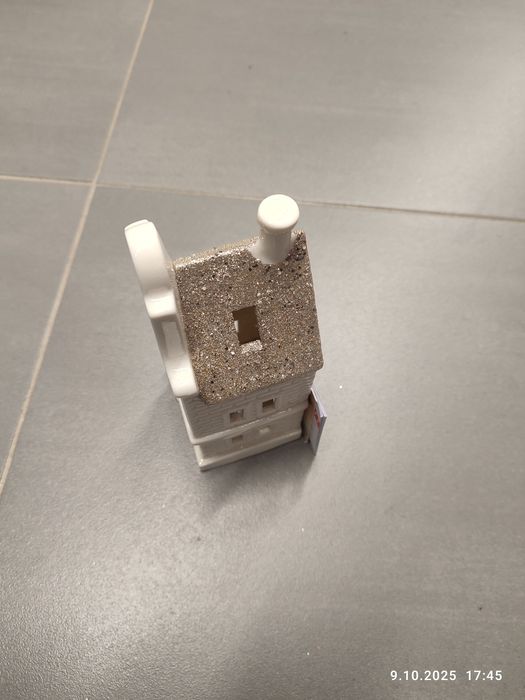 Nowy świąteczny domek dekoracyjny z lampkami LED