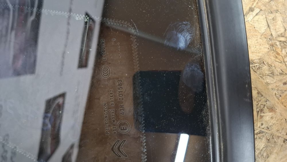 Скло кузова Citroen c4 b7 форточка задня Citroën c4 b7