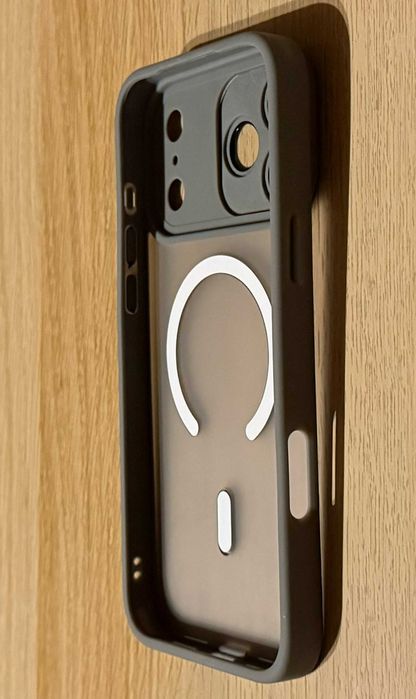 Etui iPhone 17 Pro Max MagSafe z osłoną aparatu półprzezroczyste szare