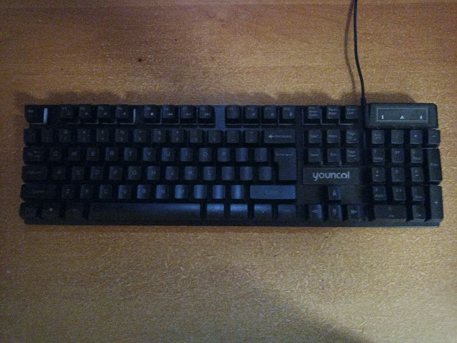 Продам клаввіатуру обалденна