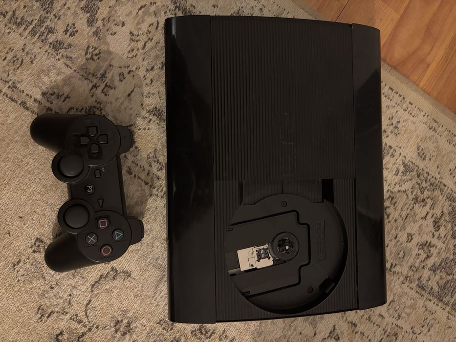 Vendo/ Troco PS3 500gb + comando + 9 jogos