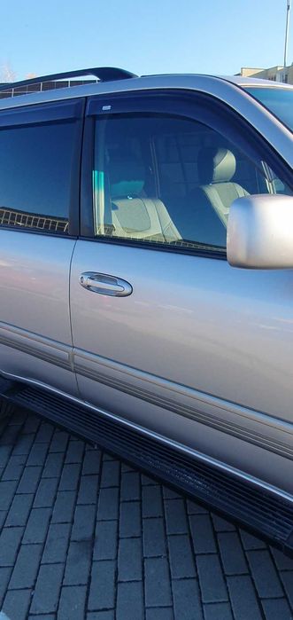 Toyota Land Cruiser 100