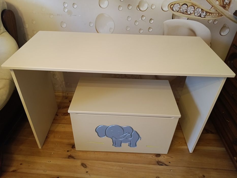 Szafa , łóżko, 2 regały, biurko , pojemnik, komoda, szafka nocna