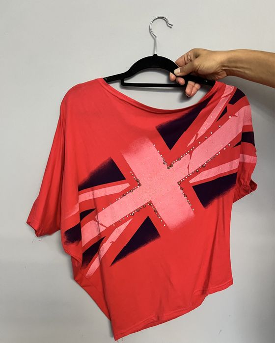 bluzka sexy asymetryczna z odkrytym ramieniem i cwiekami