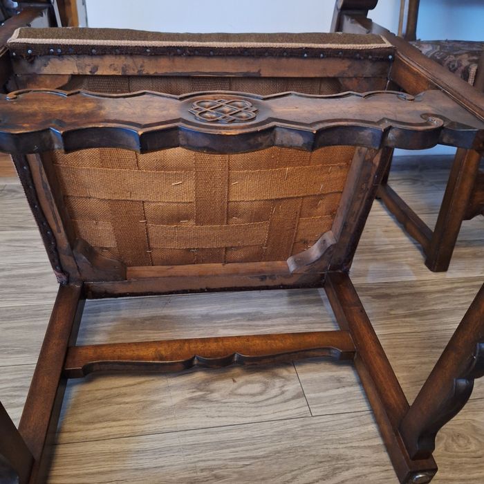 Dwa krzesła fotelowe drewniane dębowe z oparciami