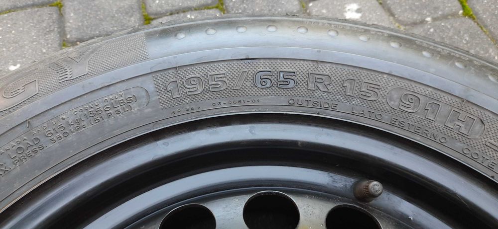 Koło zapasowe od Opla Vecta B firmy MICHELIN.