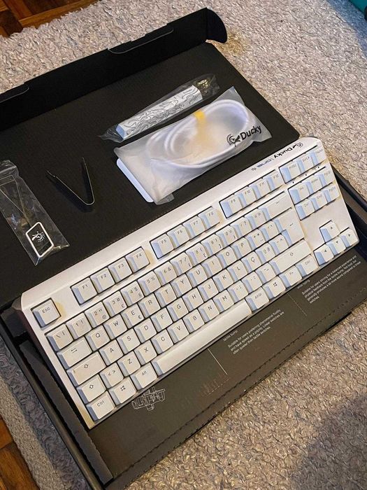 Teclado Mecânico Ducky ONE 3 Classic TKL Pure White