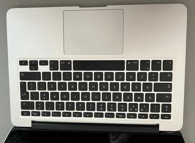 Macbook Pro 13.3" Mid 2014 i5 2.6 8GB RAM 128SSD Ecrã c/2 Linhas c/car