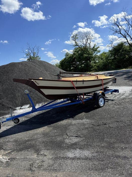 Яхта парусна моторна двух палубна с лафетом лавет катер