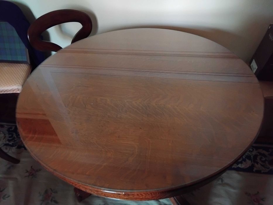 Mesa Redonda em Madeira Maciça com Vidro – Extensível