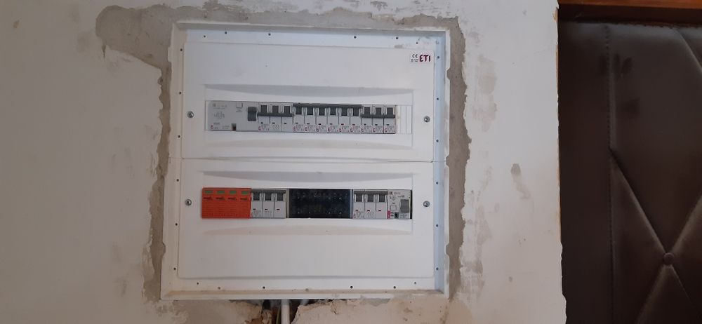 usługi elektryczne montaż instalacji elektrycznych