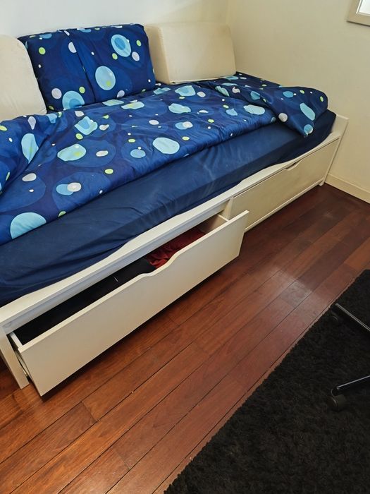 Cama de solteiro com colchão
