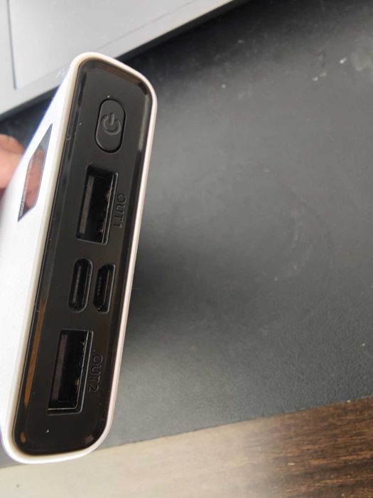 Vendo power bank slim de 120W com capacidade de 5000mAh.