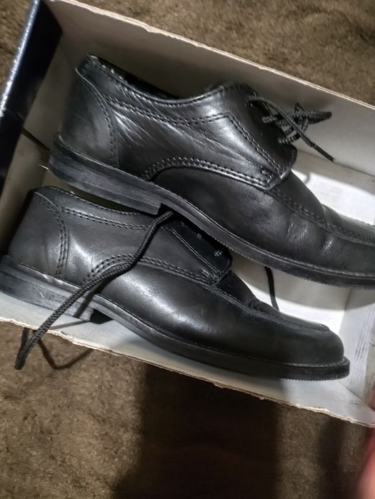 Sapatos menino tamanho 31