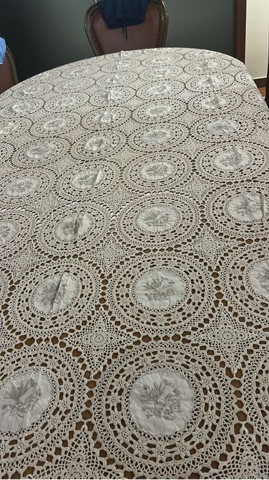 Linda toalha em linho bordado e croche