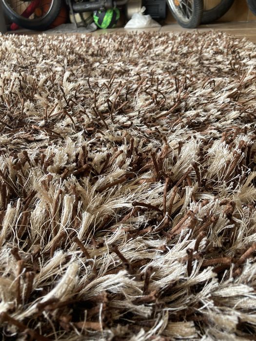 Tapepe multicor bege e castanho de pelos