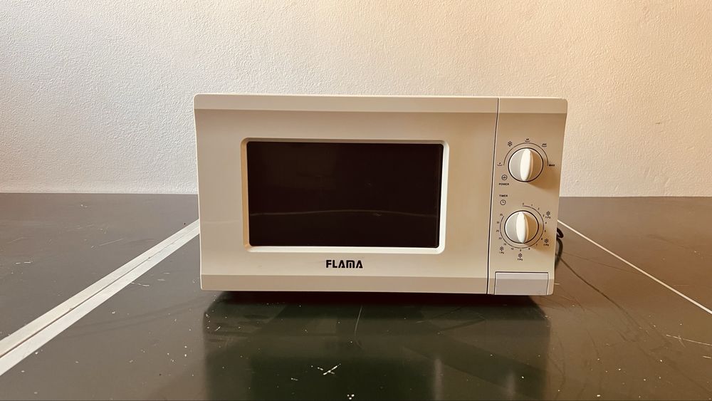 Micro-ondas Flama Branco – Excelente Estado