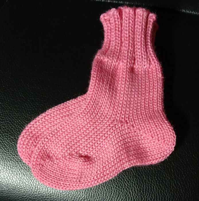 Детский комбинезон с носками на ребенка