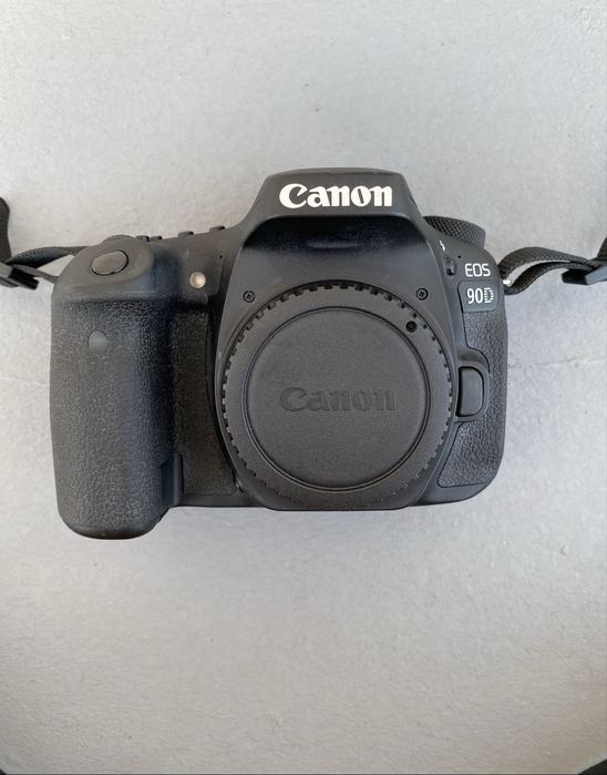 DSLR Canon EOS 90D