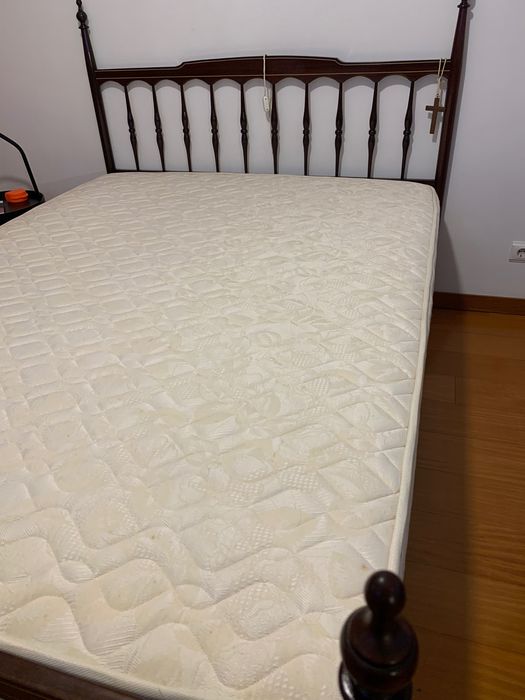 Mobília clássica VINTAGE - Cama + Estrado + Colchão