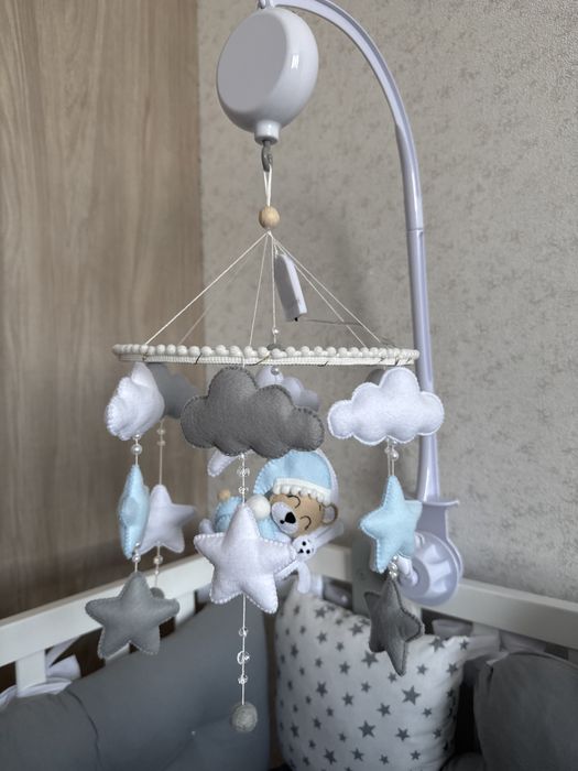 Мобиль на детскую кроватку с музыкой и подсветкой