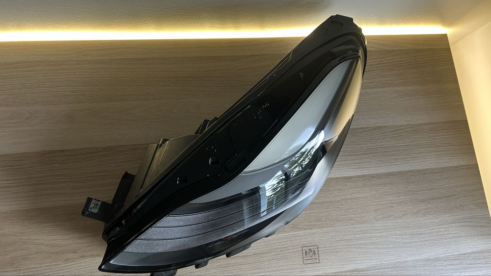 Farol tesla model 3 / model Y - Esquerdo - Original matrix LED