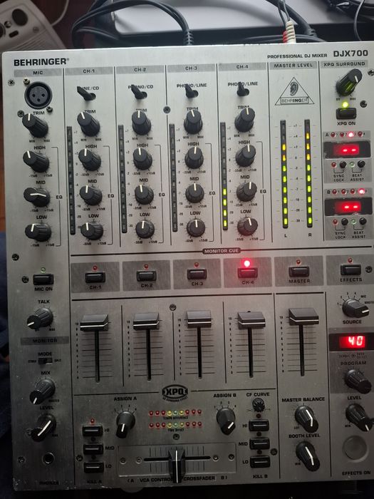 Mesa de mistura Behringer djx700