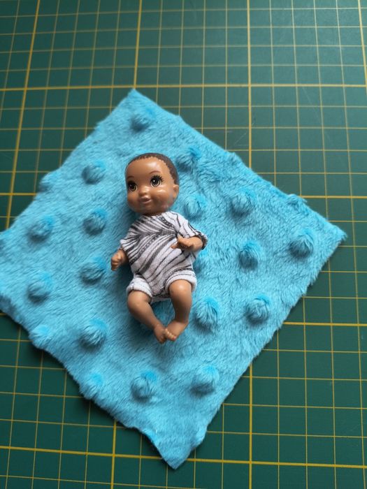 Ubranko dla mini bobasa lalki Barbie