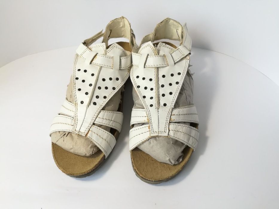 Срочно продам Босоножки белые "VERA PELLE" новые