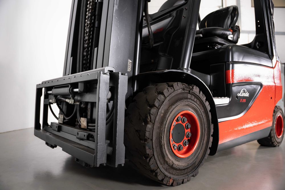 Empilhador Elétrico Linde E25-01 2.500 kg | Usado
