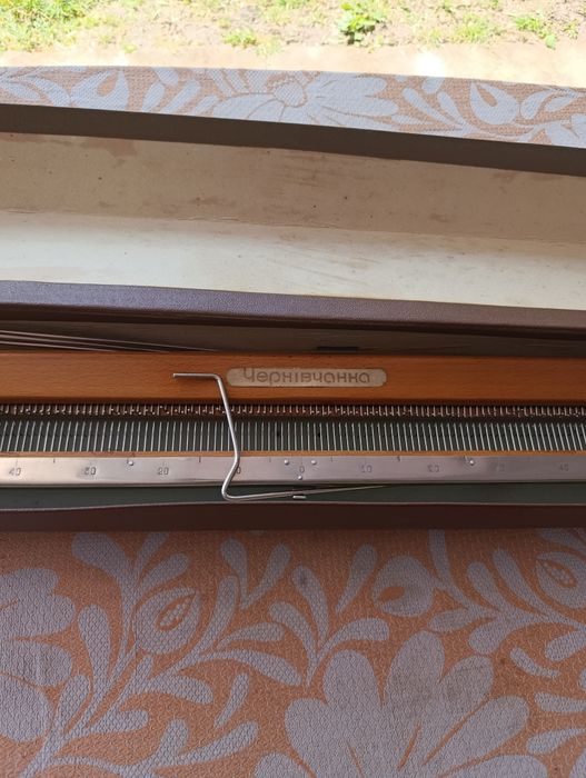 Продам вязальную машинку Червничанка