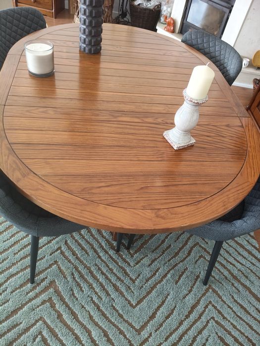 Mesa em pinho maciço escurecido