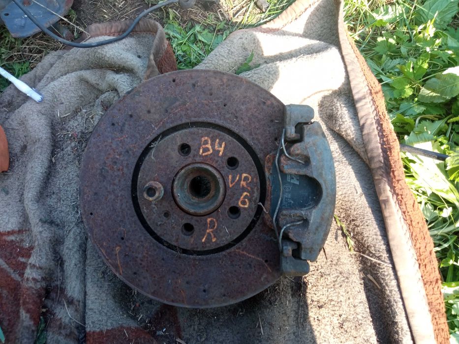 Цапфа ступиця диск супорт Volkswagen Passat B4 2.8 VR6