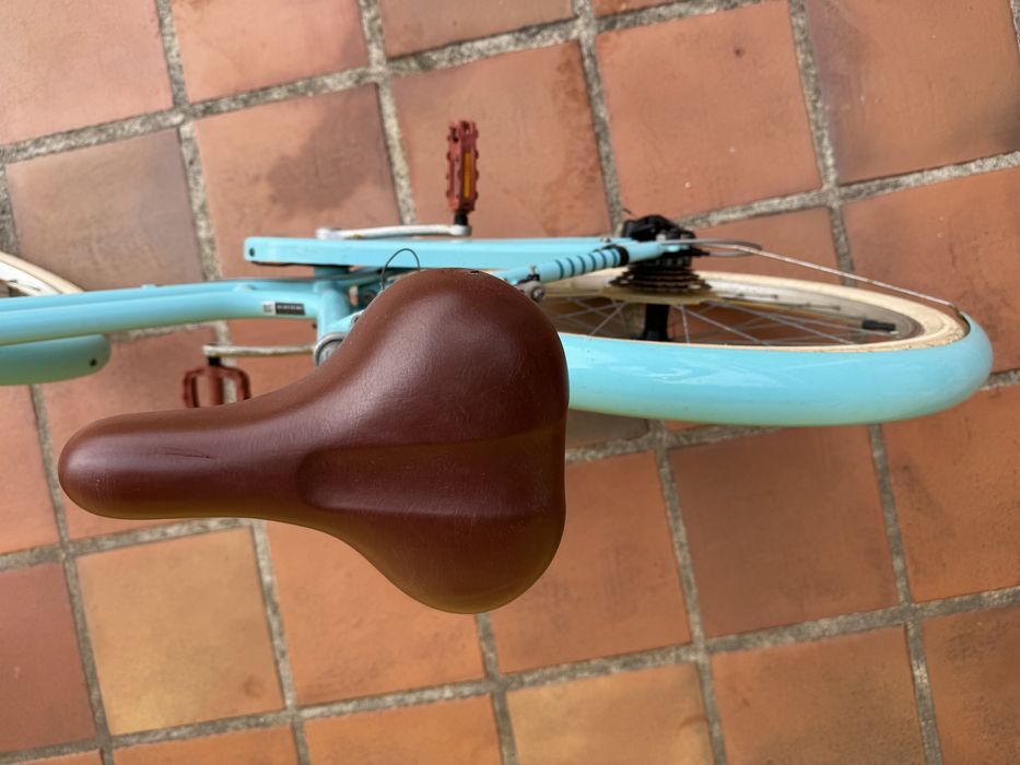 Bicicleta Roda 24 em Bom Estado, com Cesto. Elops 500