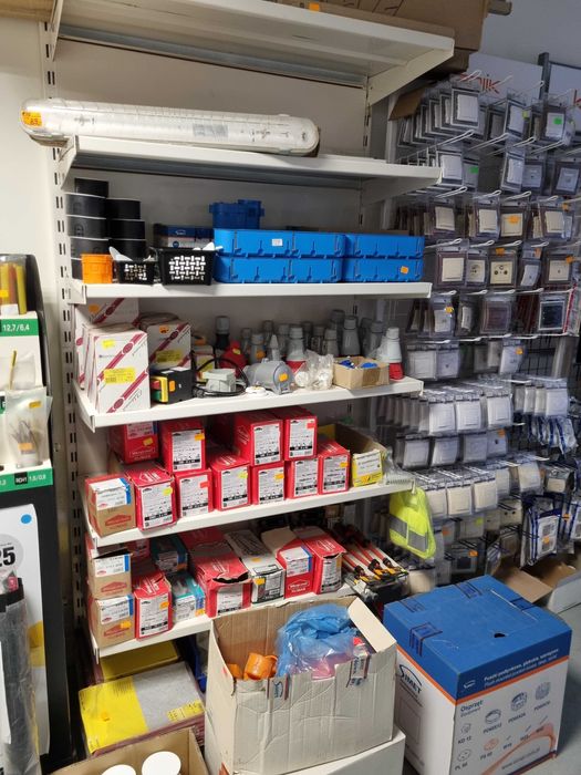 Wyprzedaż materiałów elektrycznych