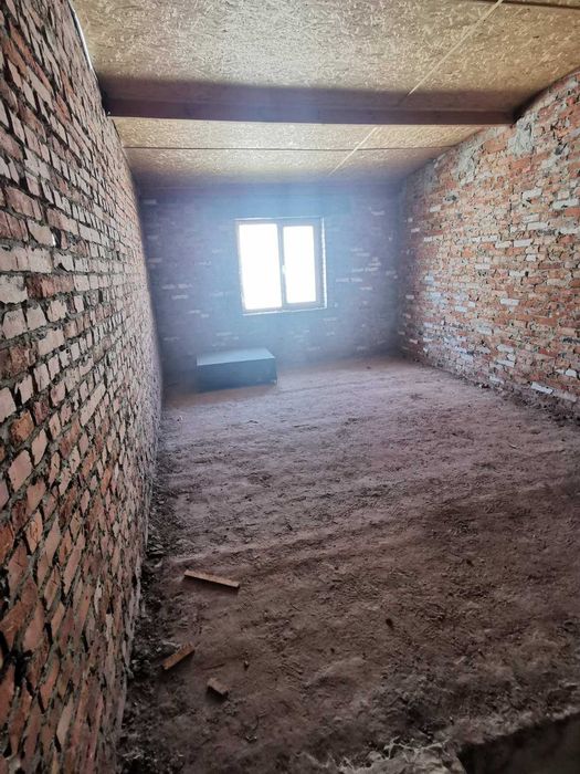 Новий  2-х поверховий гараж на Героїв Крут,  власність оформлена.