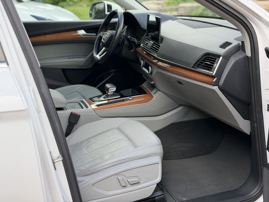 Продам AUDI Q5 Premium Plus