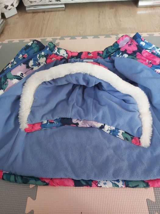 Курточка девичья демисезонная до 5 лет.