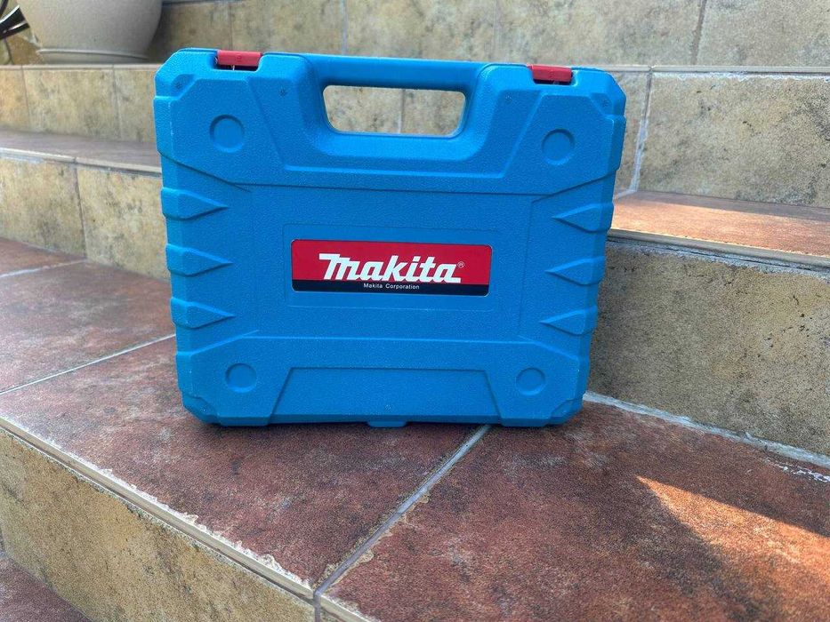 Аккумуляторный шуруповерт Makita 550 24В с DFR патроном с набором