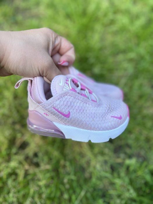 Кросівки Nike Air Max 270