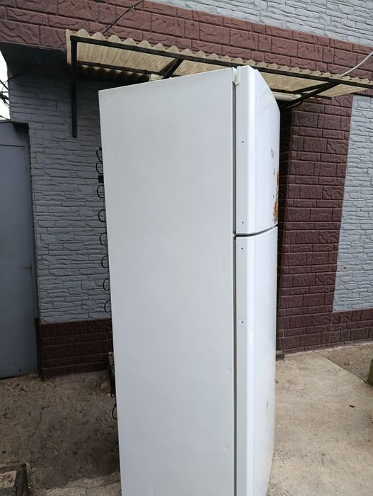 Продам холодильник