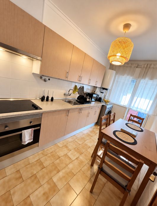 Quarto individual para arrendar | Casa partilhada por 2 pessoas | 2 min da estação