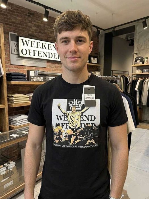Черная Футболка • WEEKEND OFFENDER • Bissel Graphic • XS-XXL