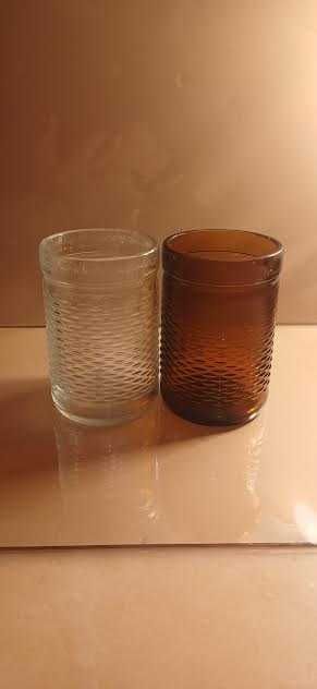 Dois copos antigos vintage