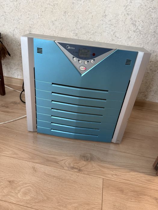 Продам очиститель воздуха фирмы MIDEAі с ЖК-экран